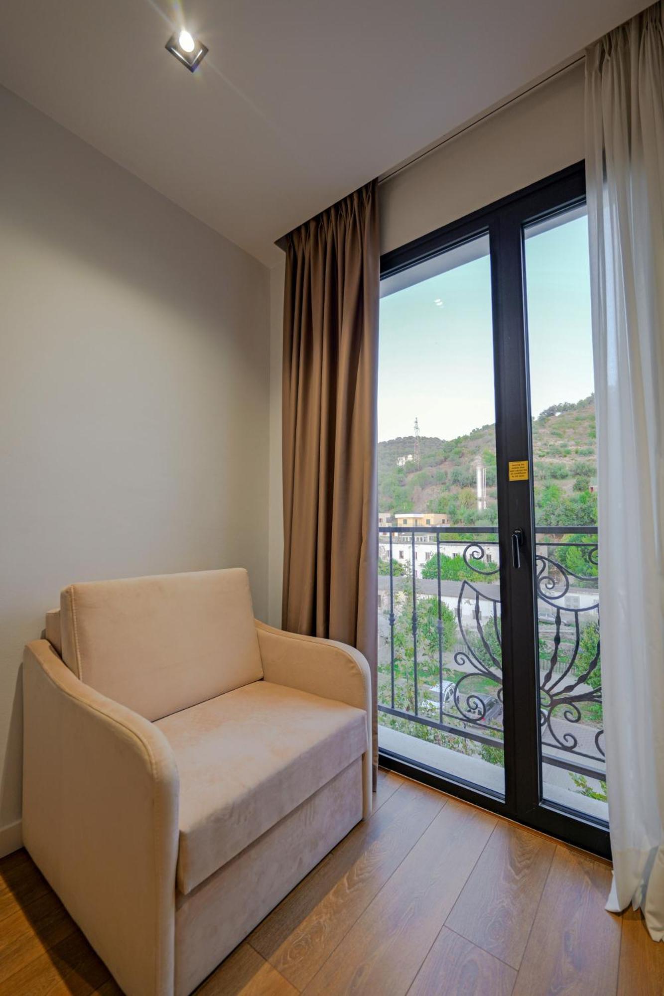 Hotel Central Vlora Kültér fotó