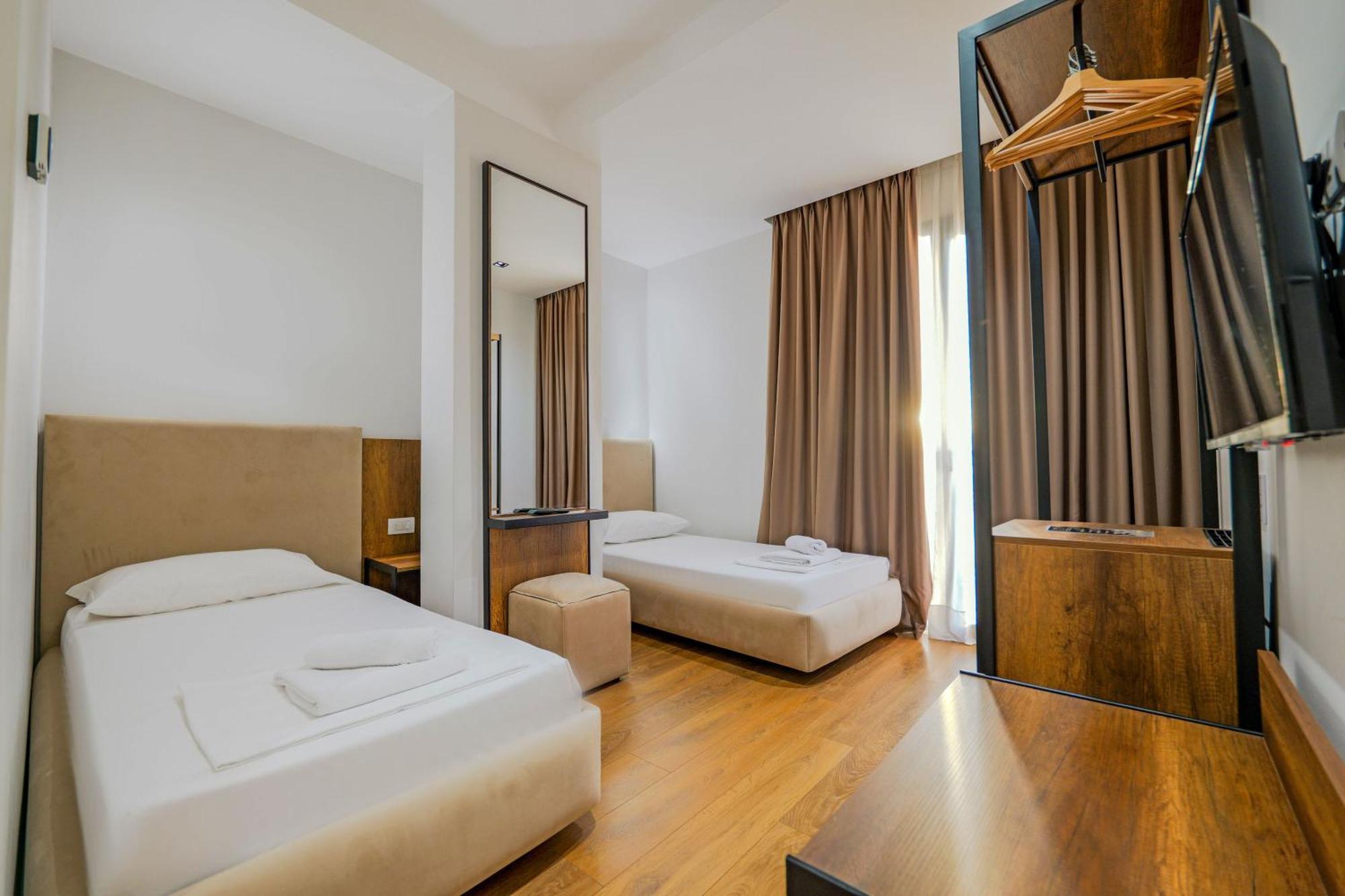 Hotel Central Vlora Kültér fotó