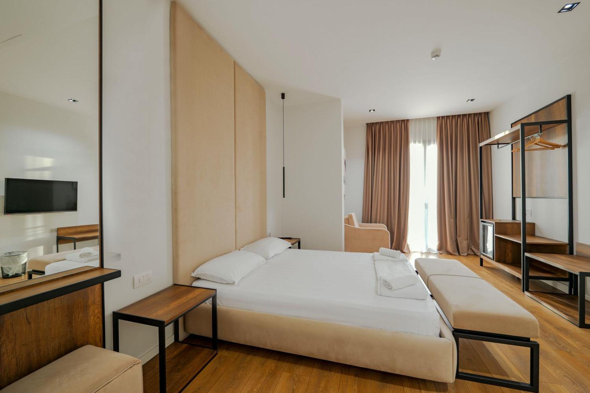 Hotel Central Vlora Kültér fotó