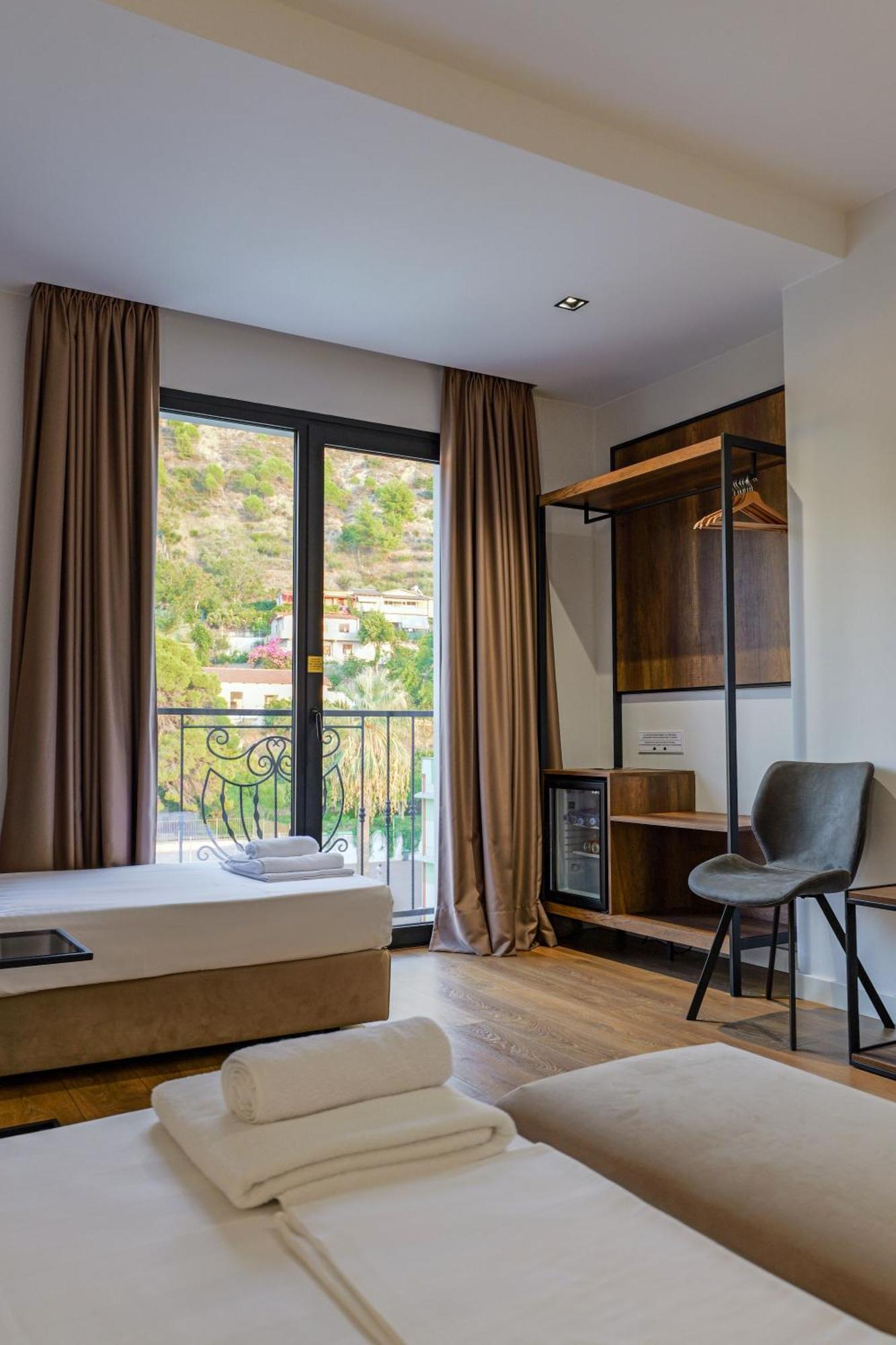Hotel Central Vlora Kültér fotó
