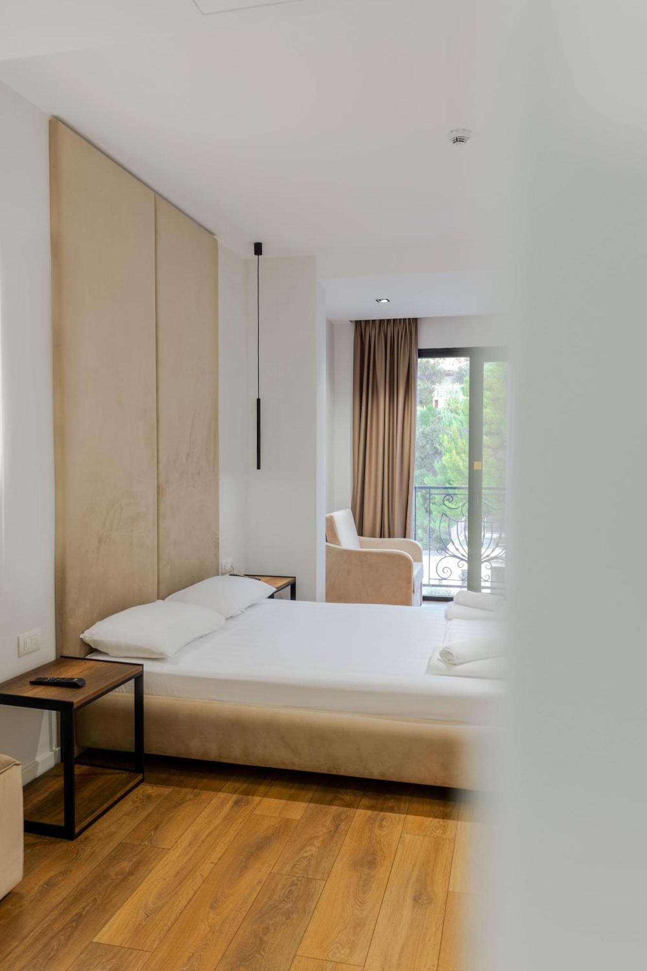 Hotel Central Vlora Kültér fotó