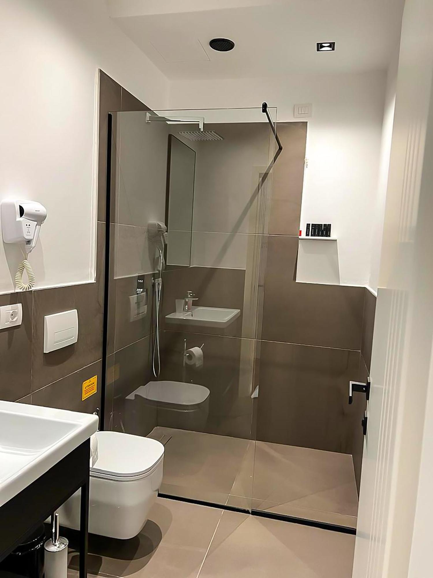 Hotel Central Vlora Kültér fotó